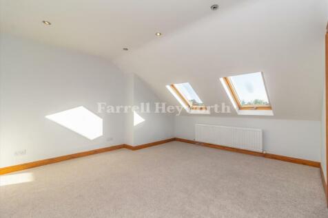 Bedroom 1 image 2