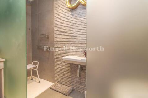 En suite image 2