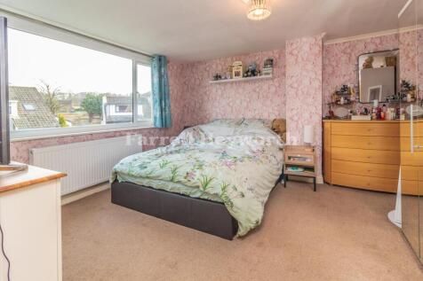 Bedroom 1 image 2