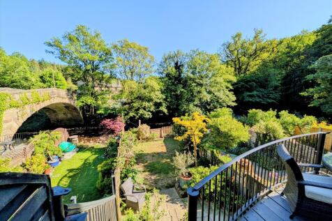 Rear Garden Balcony 
