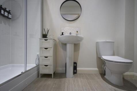 Bedroom 1 En Suite 2