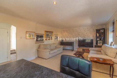 Lounge image 2
