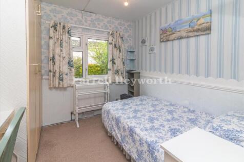 Bedroom 2 image 2