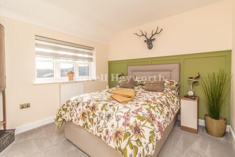 Bedroom 2 image 2
