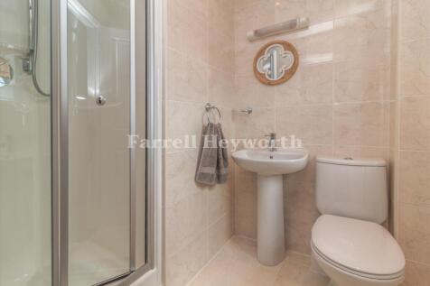 Bedroom 2 en suite