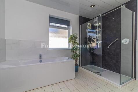 Bathroom image 2