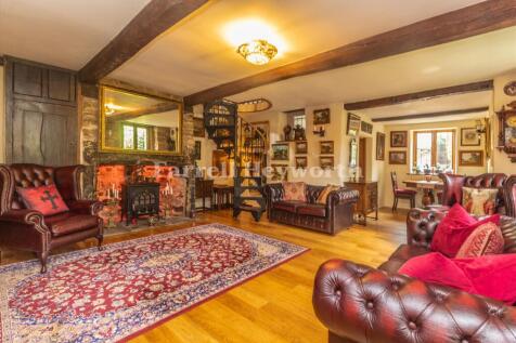 Lounge image 4