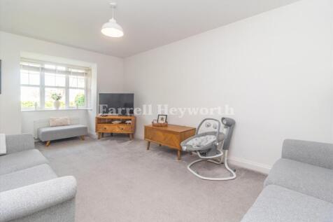 Lounge image 2