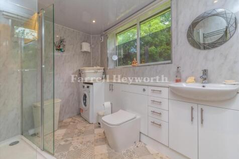 Bedroom 1 en suite i