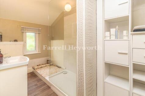 Shower Room image 3