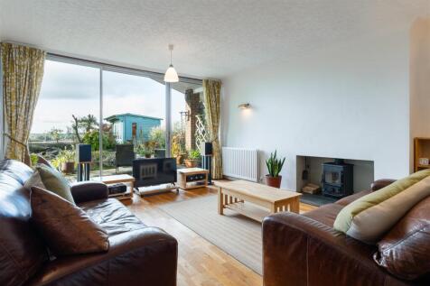 living room-2.jpg