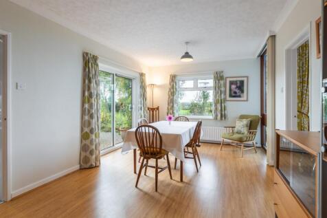 dining room-1.jpg