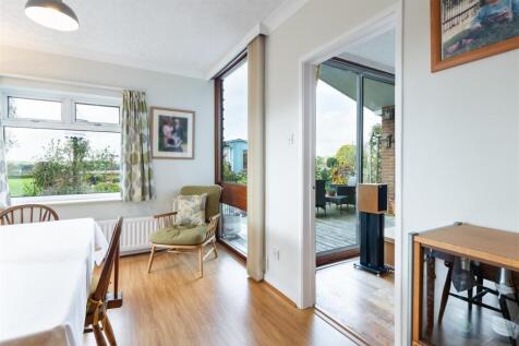 dining room-2.jpg