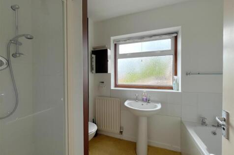 IMG_8777 new main bathroom .JPG