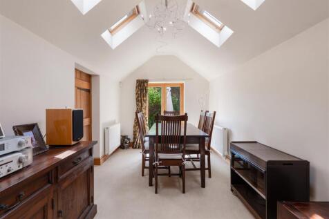 dining room-1.jpg