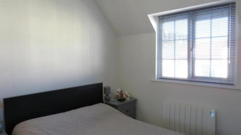 Bedroom-10.JPG