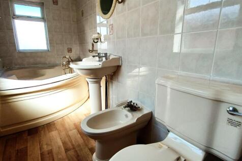 Ensuite1.jpg