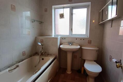 Family Bathroom.jpg