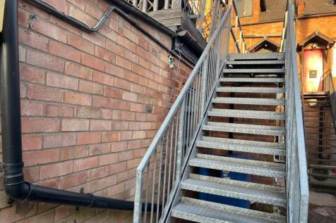 5a Swan Street - Staircase .jpeg