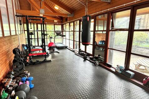 owners only gym