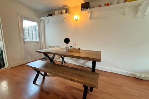 dining a.jpg