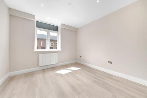 Ocean-House-2Bed-Flat-Main-Bedroom-002.jpg