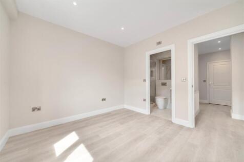 Ocean-House-2Bed-Flat-Main-Bedroom-001.jpg