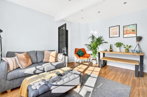 06  To Let 2 Bedroom House Blanchland Road SM4 www