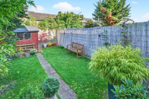 14  To Let 2 Bedroom House Blanchland Road SM4 www