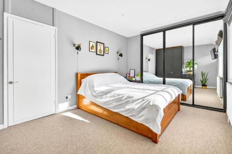 18  To Let 2 Bedroom House Blanchland Road SM4 www