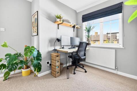 21  To Let 2 Bedroom House Blanchland Road SM4 www