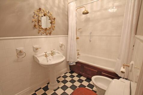 En Suite Bathroom
