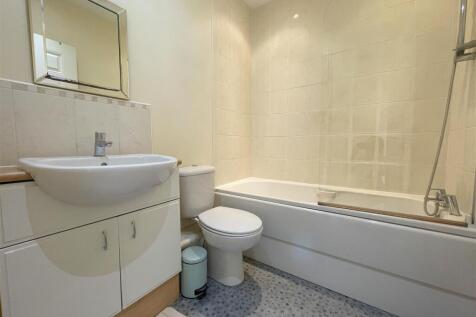 Bathroom.jpg