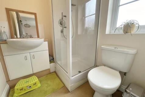 En-Suite To Master Bedroom