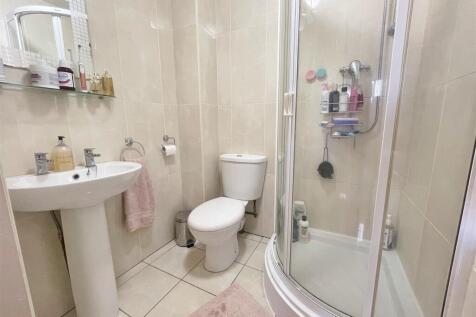 Master Bedroom En-Suite