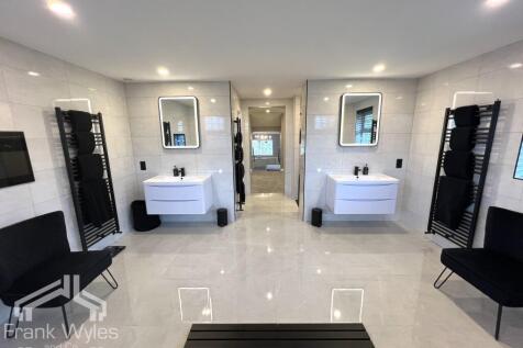 Master Bath View.JPG