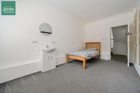 Sixth Bedroom