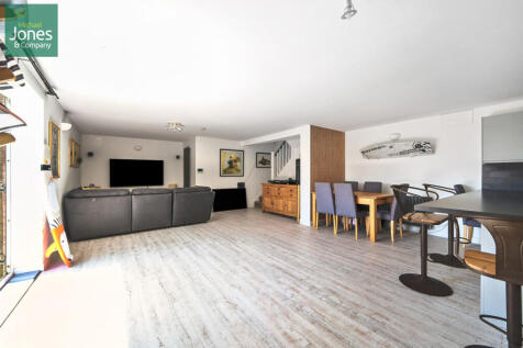 Kitchen Lounge