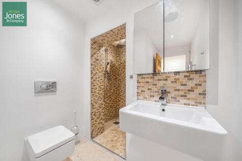 Seperate Shower Room