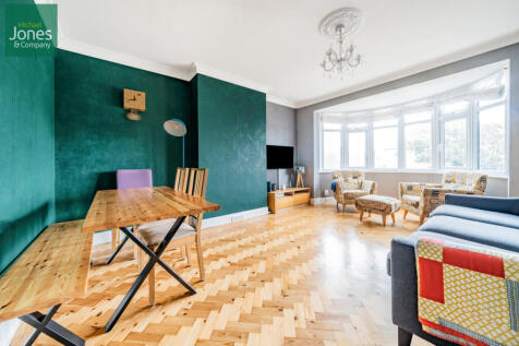 Lounge/ Diner