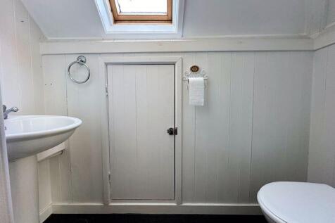 First Floor Cloakroom
