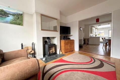 Lounge/Dining Area