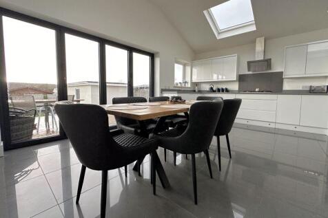 Kitchen/Dining Area