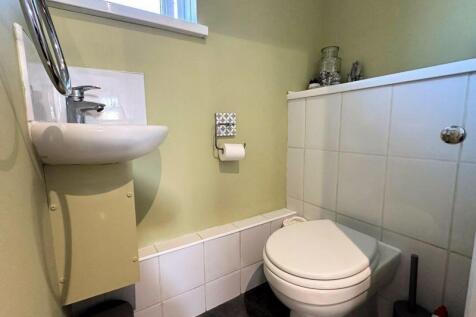 First Floor Cloakroom