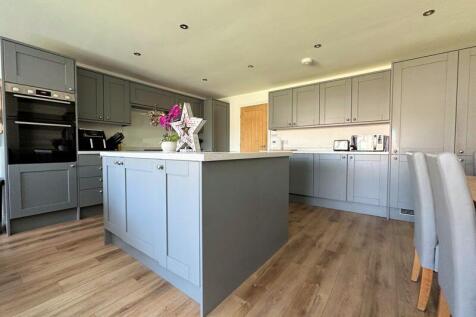 Kitchen/Dining Area