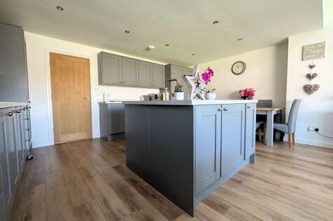 Kitchen/Dining Area