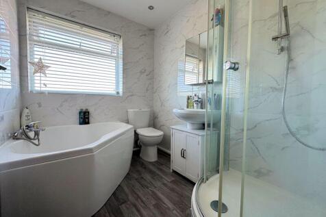 Bath &amp; Shower Room