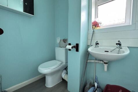 First Floor Cloakroom