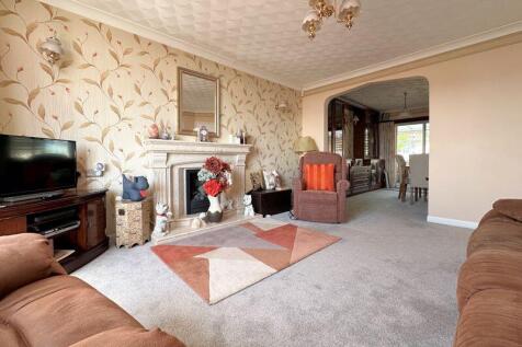 Lounge/Dining Area