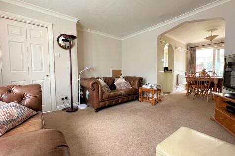 Lounge/Dining Area